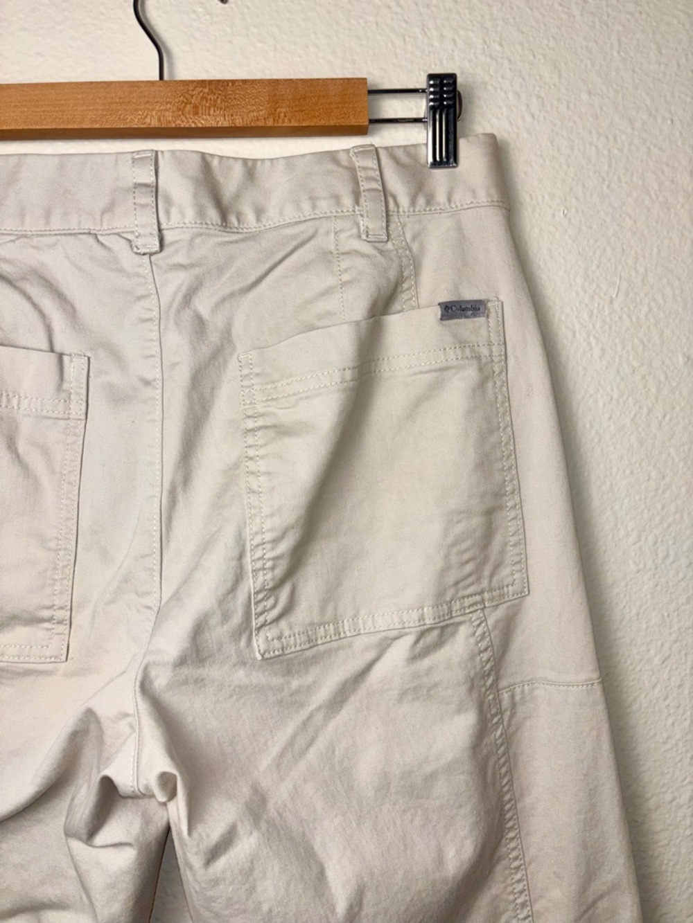 Columbia Women's Utility Pants Straight leg Cargo Pocket Size 10 cream/beige - Picture 14 of 16